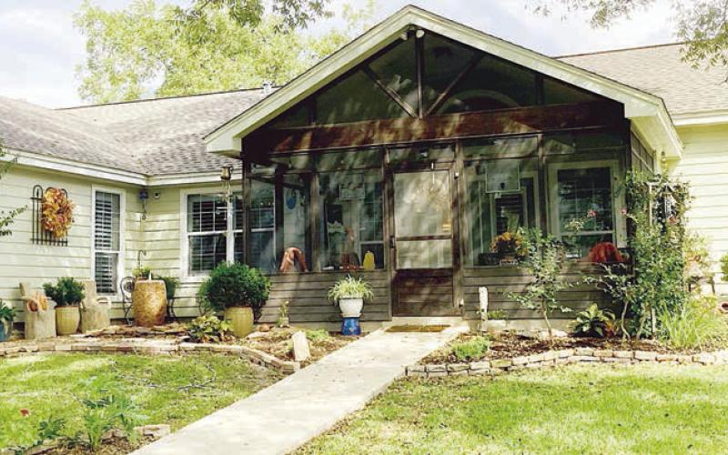 Swartz residence selected as Garden Club’s yard of the month for October
