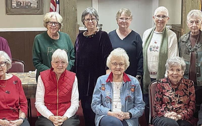 Columbus and La Grange Bees have get-together in Flatonia