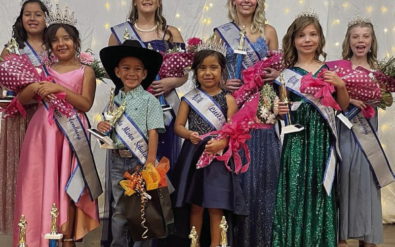 Miss Schulenburg &amp; her court crowned