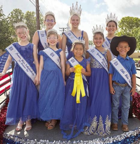 Float places third at parade in Luling