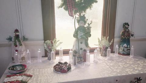 The Dessert Table, awaiting goodies from the hostesses, also had festive decorations.