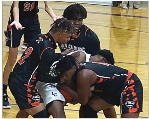 Horns battle Leps, Brahmas