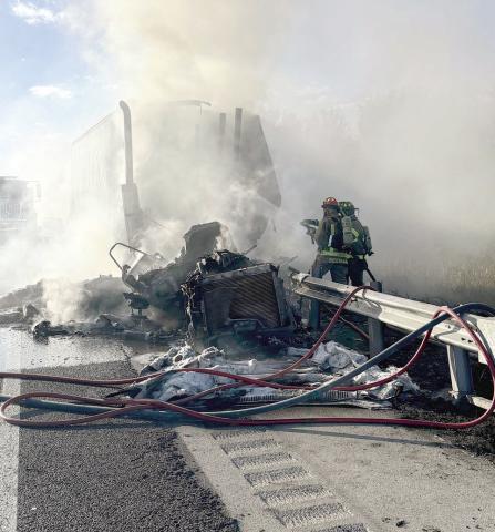 18-wheeler fire shuts down I-10 on Sunday
