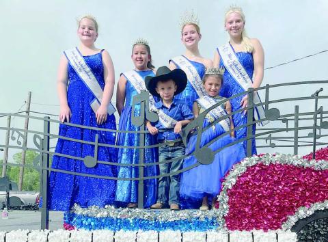 Court takes part in Yoakum Tom Tom parade