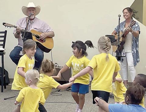 Singin’ & dancin’ at the Schulenburg Public Library