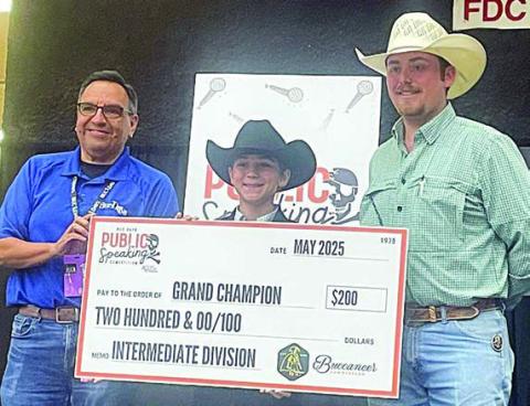 Croc kett Guenth er (center), with two Buc Days representatives.