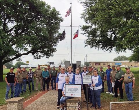 John Everett DAR recognizes VVA Chapter 1127 for displaying U.S. flag