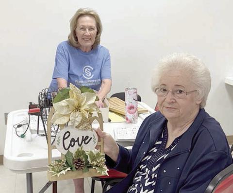 Aft eratie-br eaking game between three contestants, Helen Ohnheiser (front) won the blackout prize in a bingo game called by Sharon Rodriguez (back) in Schulenburg. The prize was created by Martha Beckmann.