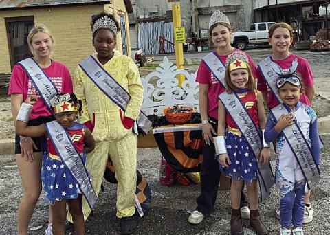 Court participates in Monster Dash, Czhilispiel parade