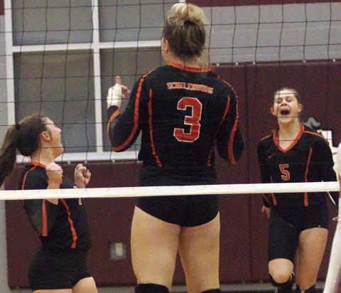 Clutch five-set win in Flatonia on Saturday