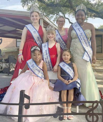 Float enters Moulton parade