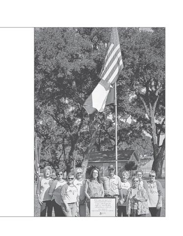 DAR recognizes flag display at Wicke home