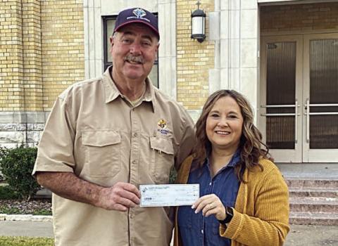 Donation to St. Ros e Youth Gro up – Richard Schacherl represented KC Rev. Allen Black Council 3295 in presenting a $1,000 check to Stacy Oeding, representing the St. Rose of Lima high school youth ministry at Schulenburg. McCourt Equipment requested that, instead of payment for materials for three “Jesus Christ Divine Mercy” signs, donations be made to three area youth groups.