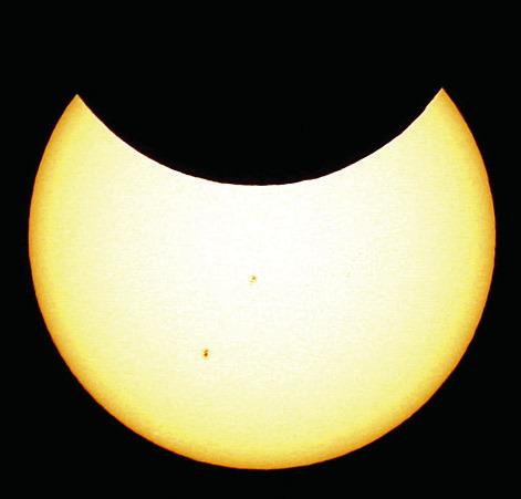 Aschenbeck photographs solar eclipse