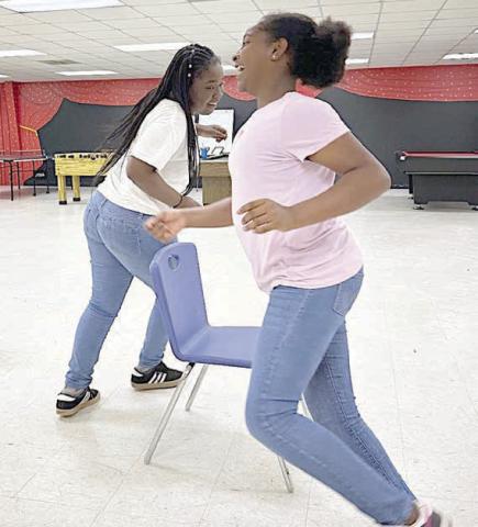 bGC members enjoy musical chairs