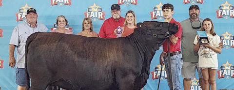 Champion Halter Heifer – (from left) Billy and Vickie Ashorn, Sharon and Freddie Behnke, Sara Behnke, winner-Luke Behnke, Bryn Behnke and Kate Behnke.