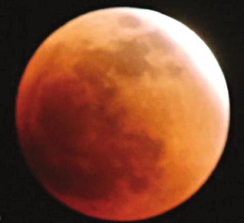 Aschenbeck sends photos of lunar eclipse