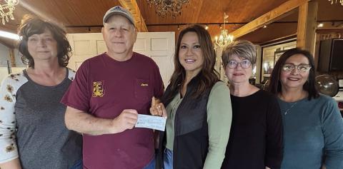 Hair Expressions Salon donates to Food Pantry