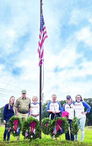 DAR takes part in wreath ceremony