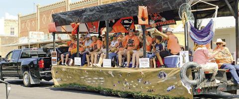 1st Place Class Float – Schulenburg High School Class of 1969. Photo By Andy Behlen / Courtesy of Fayette County Record