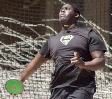 Tavondrick Ellison releases a throw to place first in the discus. Sticker Photo By Darrell Vyvjala