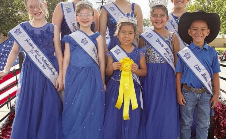 Float places third at parade in Luling