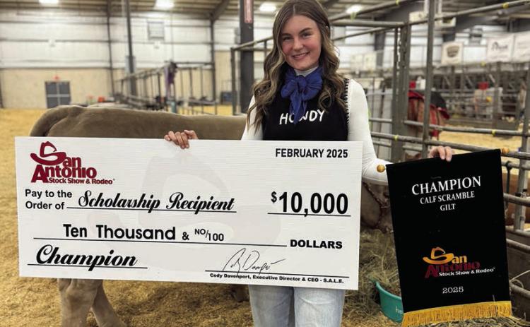 Holub receives $10,000 scholarship