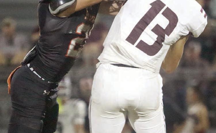 Brandon Vineyard pressures Truett Fry into an incompletion in the fourth quarter.