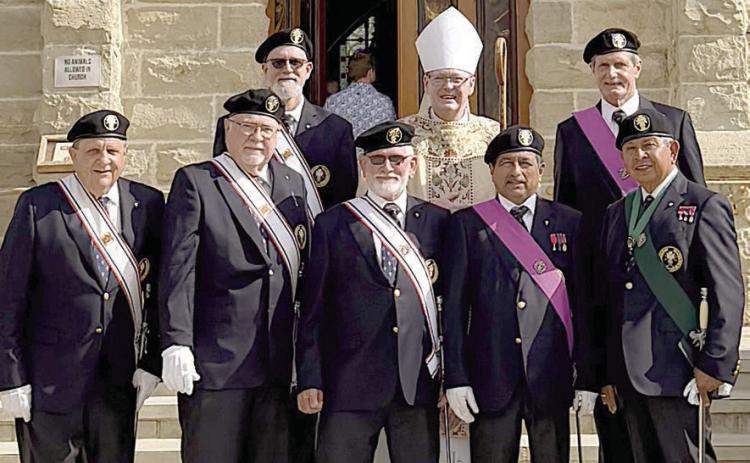4th Degree KCs lead procession for Mass at Praha