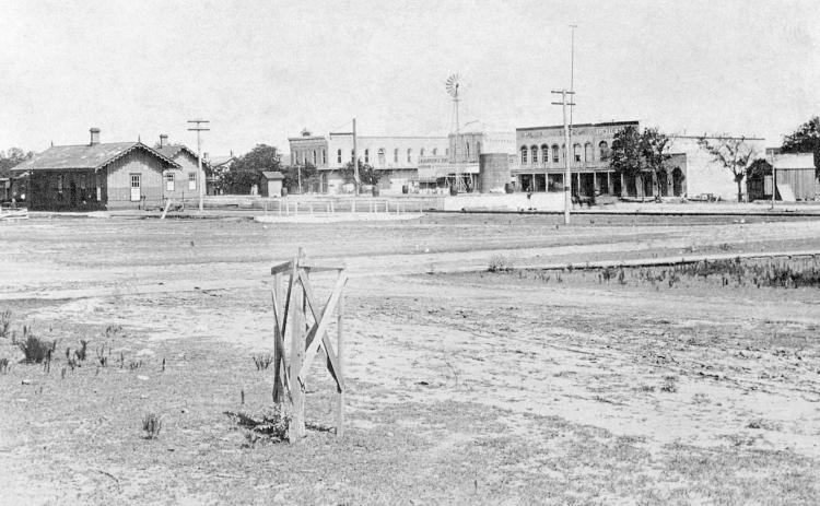 North Main Street in Flatonia circa 1890s – Courtesy of Judy Pate and E.A. Arnim Museum