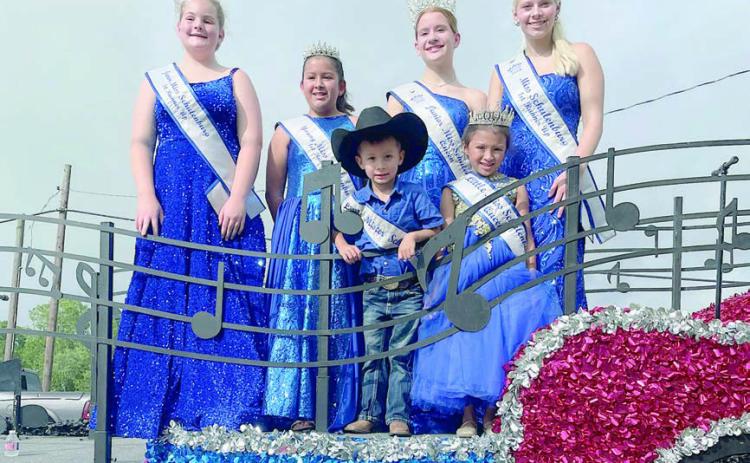 Court takes part in Yoakum Tom Tom parade