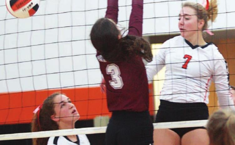 Lady Horns add pair of sweeps with playoffs approaching