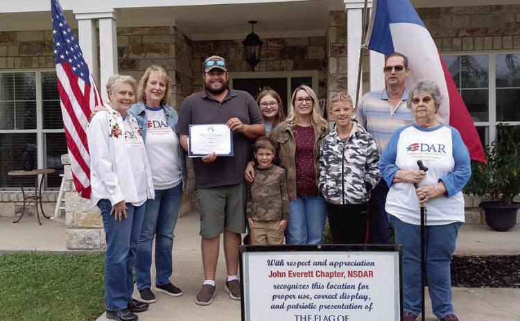 DAR recognizes hudec family’s flag display