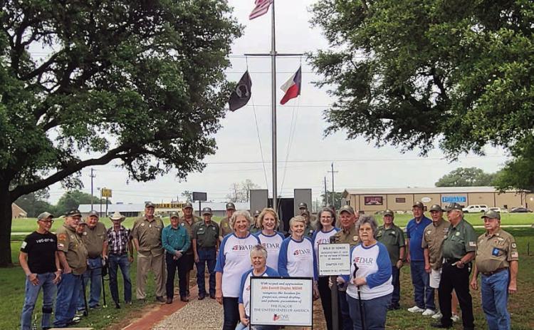 John Everett DAR recognizes VVA Chapter 1127 for displaying U.S. flag