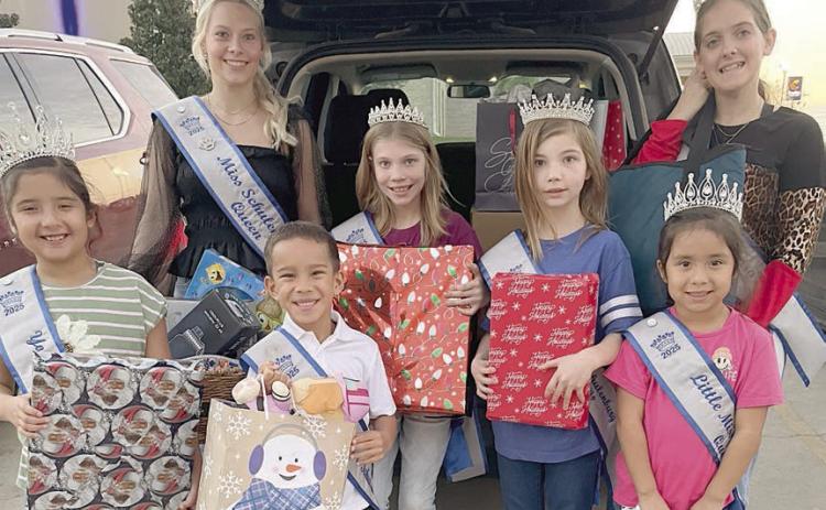 Royalty court adopts family for Christmas