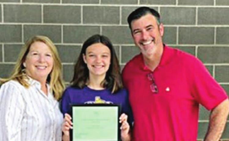 7TH GRADE • 1ST PLACE WINNER – Evelyn Johnson (center) of Shiner ISD with her father, Wade Johnson (right), and NVCW “Beef for Father’s Day” chair Suzette Surman (left).