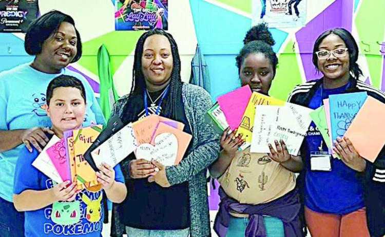 BGC makes Thanksgiving cards for College Place residents