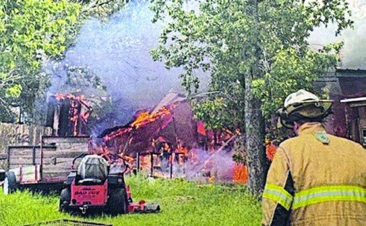 Barn fire extinguished near la Grange