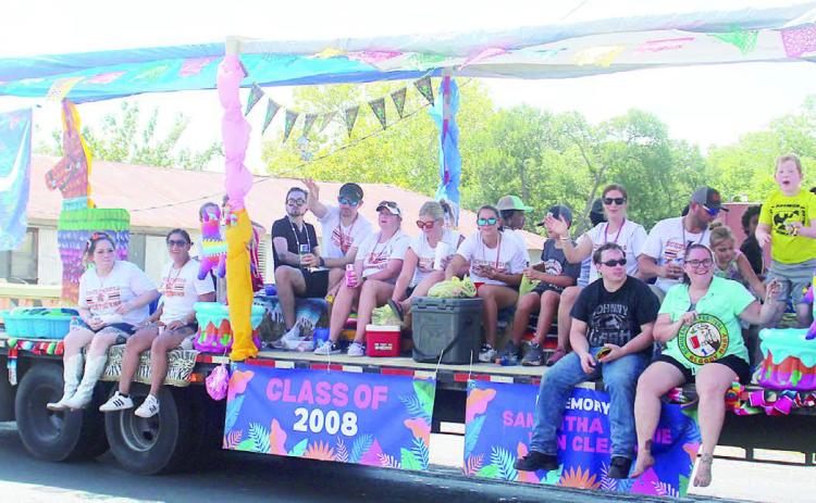 1st Place Class Float – Schulenburg High School Class of 2008. Sticker Photo By Brandt Vyvjala