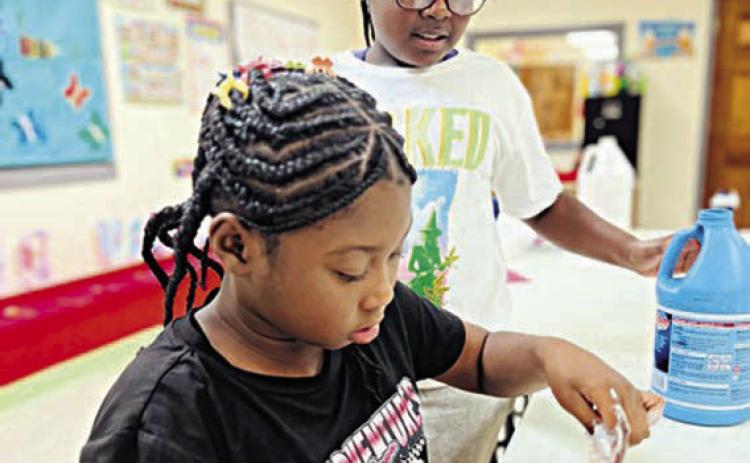BGC members make slime
