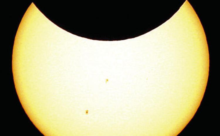 Aschenbeck photographs solar eclipse