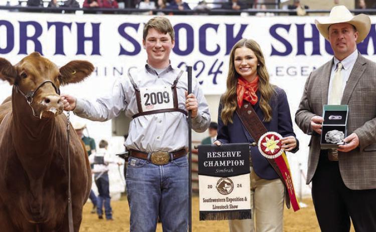Mau earns scholarship, shows reserve champion at Fort Worth show