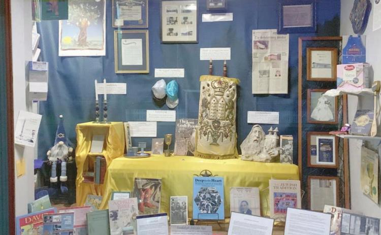 Museum window exhibit honors Jewish families