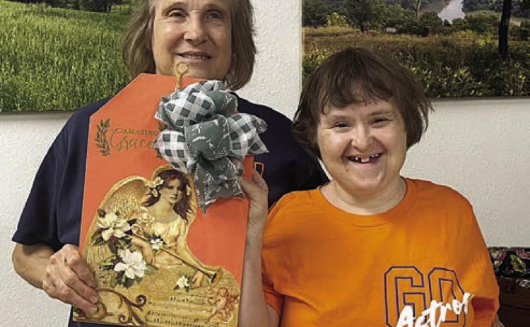 Blackout Winner – Jeanette Vaculik and her daughter Amy came to have lunch and play bingo, and Amy was the Shiner blackout winner of the week. Everyone just loved her happy smile.