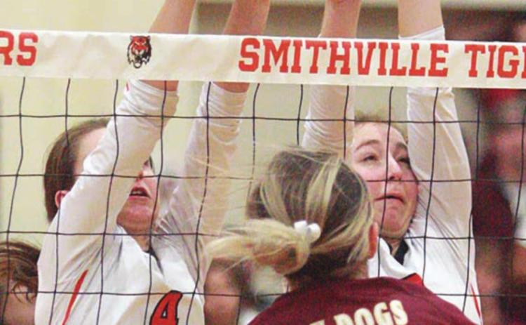 Jordan Sommer (No. 4) and Kloe Kutac reject Kyndal Robinson’s attack for the final point of Monday’s match.