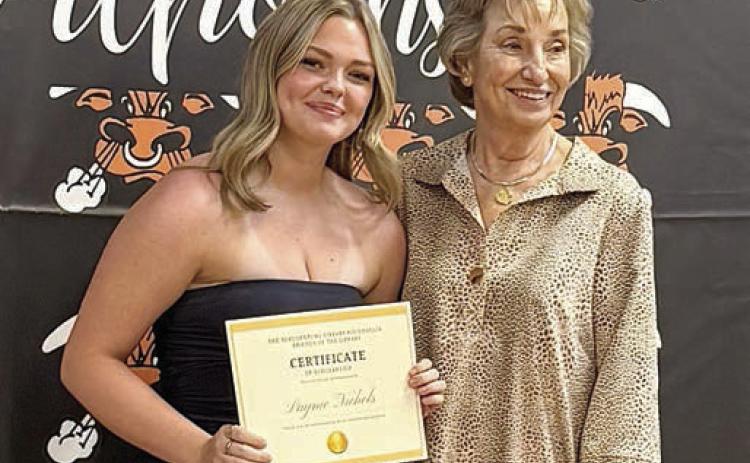 Friends of Library scholarship given