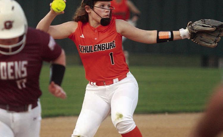 Lady Horns start district against No. 2 Ganado
