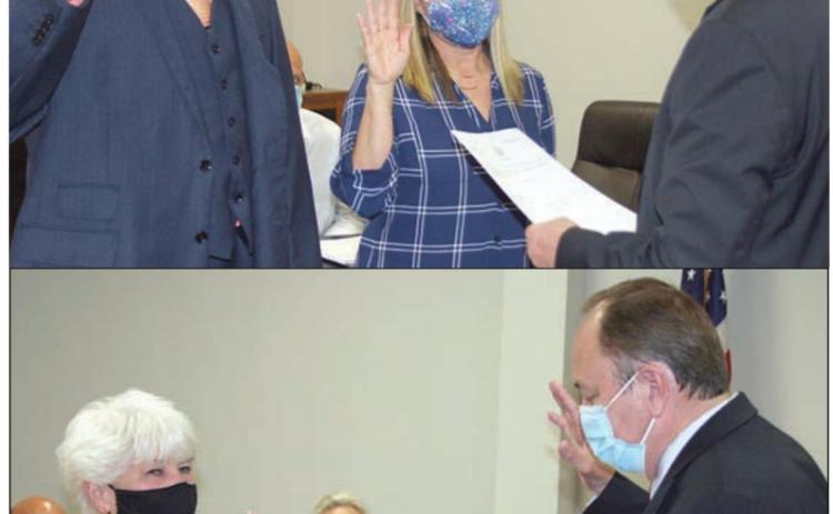 SWEARING IN – Top photo: Justice of the Peace Dan Mueller conducts the oath of office to Alderman Place 1 Greg Thomas (left), who takes over the seat vacated by Chip Bubela, and incumbent Alderman Place 2 Wendy Fietsam. Bottom photo: Mayor Elaine Kocian is sworn in by Mueller. Sticker Photos By Darrell Vyvjala