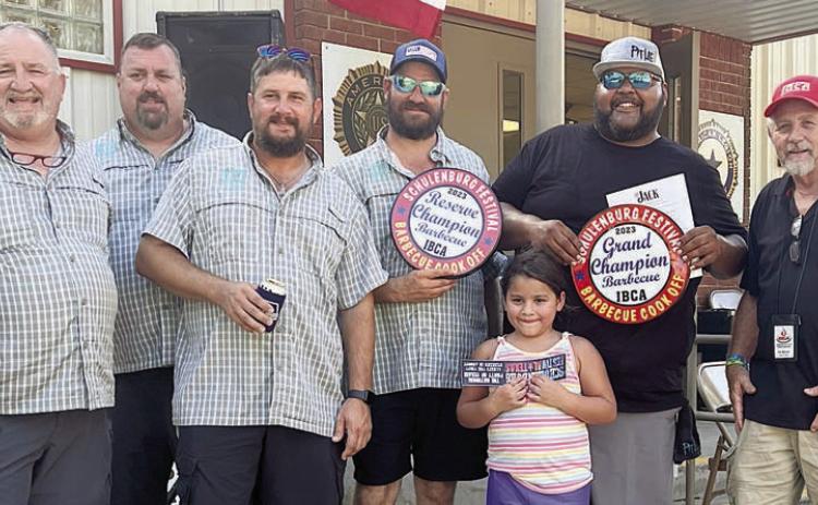 GRAND CHAMPION – “Flying G Barbecue” of Kingsbury, represented by Ira Green (second from right) and Quin Green (front). RESERVE CHAMPION – “JJJ Cookers” of Victoria, represented by (from left) Davis Glass, Mark Svatek, Jared Glass, and Jordan Glass. Also pictured is IBCA offical referee Eddie Myers (right). Sticker Photo By Brandt Vyvjala
