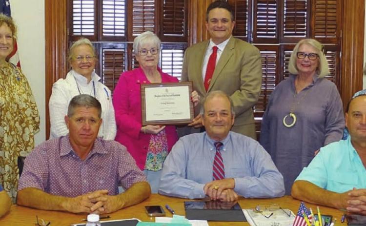 DAR presents community service award to Moreau